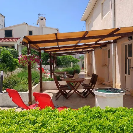 Guest house Carija 3*