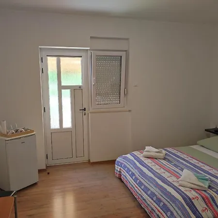 克瑞加客房旅馆 3* 特罗吉尔