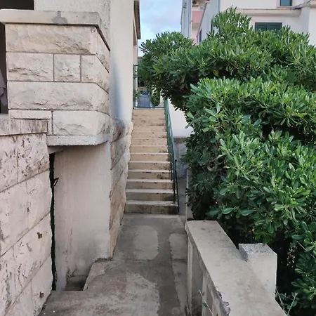 招待所 克瑞加客房旅馆 特罗吉尔