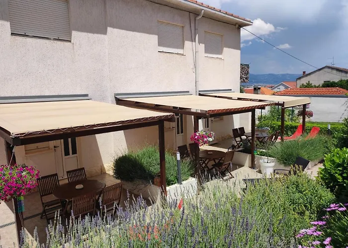 Guest house Carija 3*